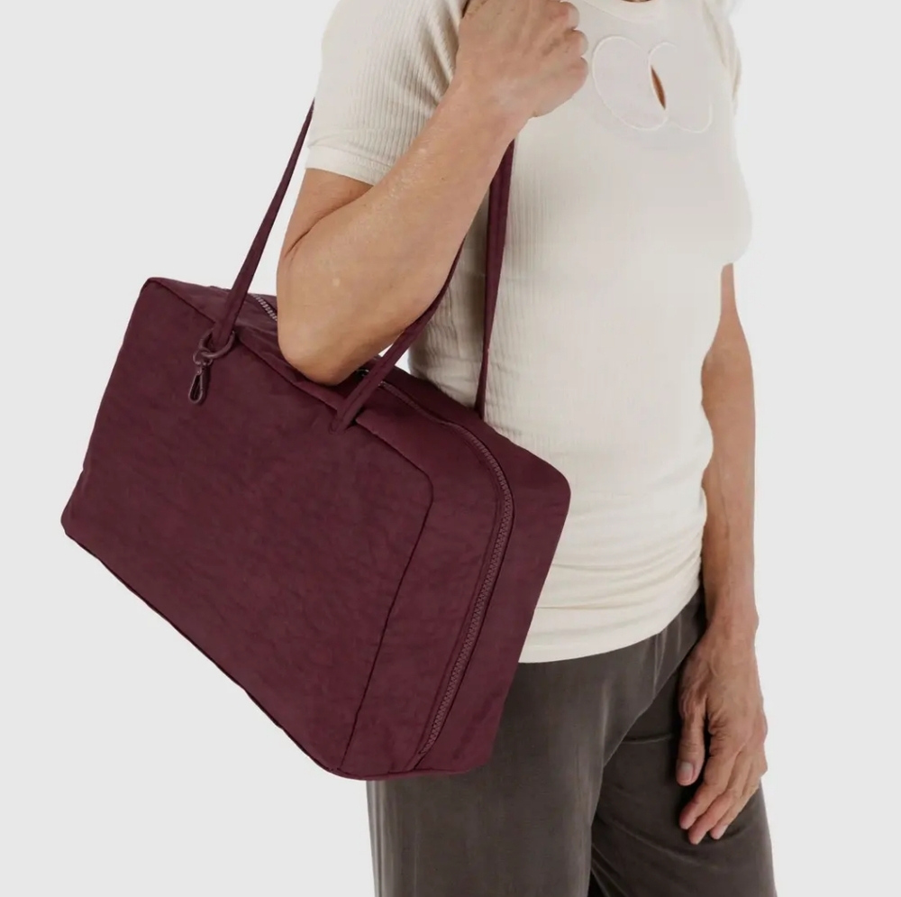 BAGGU Medium Bowler Bag and Logo Keychain in Mahogany - Picture 2 of 12